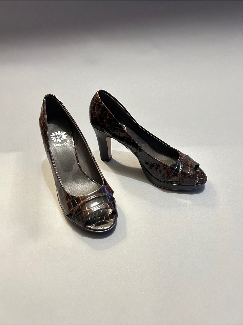 Yellow Box Brown Croc-Embossed Peep-Toe Heels size 6 Like New